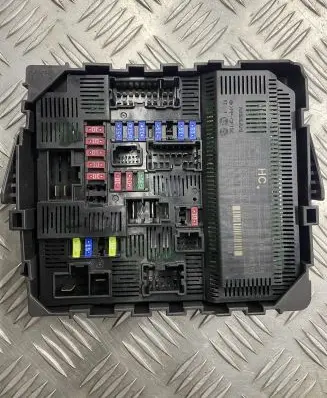 Mercedes-Benz X-class W470 Fuse box set 284B74JA2B 7492000224 170814