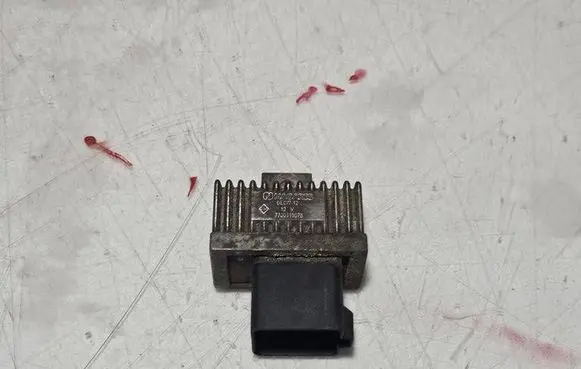 Renault Kangoo I Glow plug pre-heat relay 7700115078