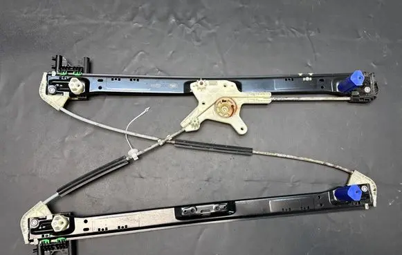 Land Rover Discovery 5 Rear window lifting mechanism without motor HY3227001AA