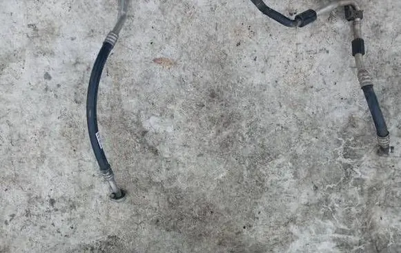 Air conditioning (A/C) pipe/hose