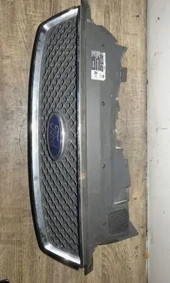 Ford Focus Front bumper upper radiator grill 3M51R8138