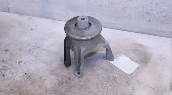 Volkswagen Transporter - Caravelle T5 Engine mount bracket 7H0199849