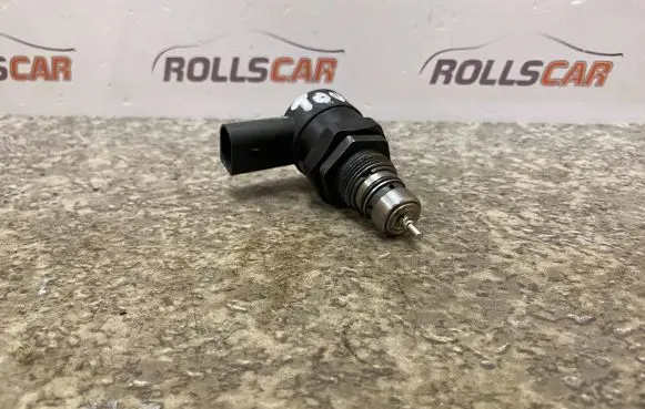 Volkswagen Touareg I Fuel pressure regulator 057130764C