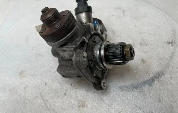 Volkswagen Touareg III Fuel injection high pressure pump 059130755DB 0445010825