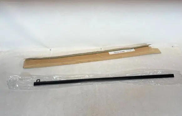 Nissan Leaf II (ZE1) Rear door trim (molding) 822823NL0A