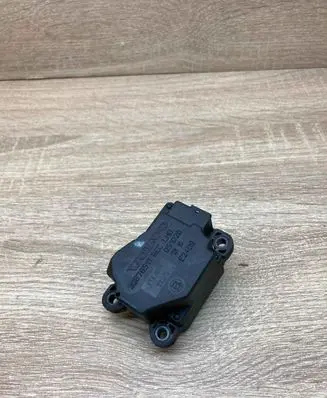 Volvo XC90 Air flap motor/actuator 30676511 051020