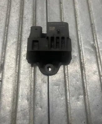 BMW 3 F30 F35 F31 Glow plug pre-heat relay 7810856 100316 0522120103