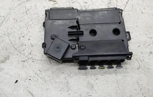 Mercedes-Benz C W205 Fuse module A2135401115 N81130 2553
