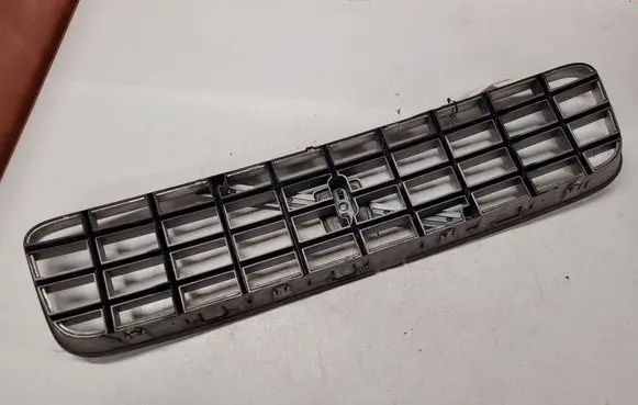 Volvo XC90 Front bumper upper radiator grill 8620641