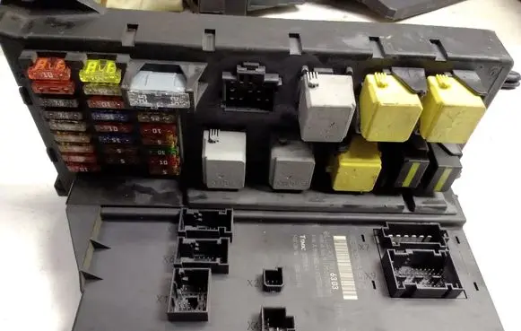 Mercedes-Benz Sprinter W906 Fuse module A9069006303 A9069017501ZGS001 A9069024301ZGS001
