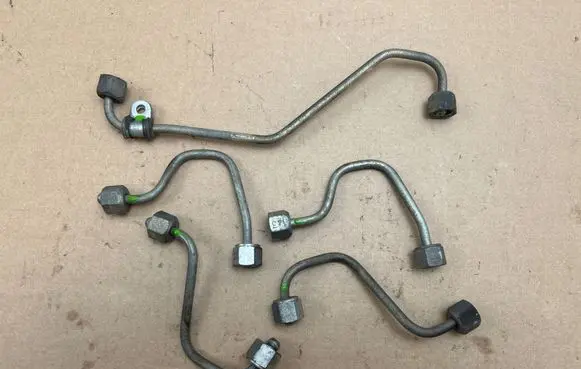 Jeep Cherokee III KJ Fuel injector supply line/pipe 