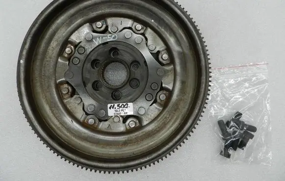 Volkswagen PASSAT B8 Dual mass flywheel 04L105266AB 04L105266