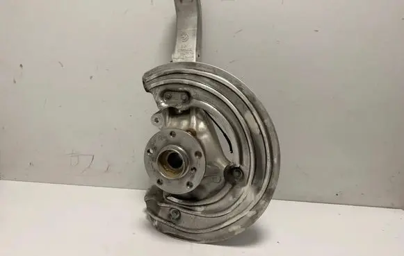 BMW XM Front wheel hub 6876656