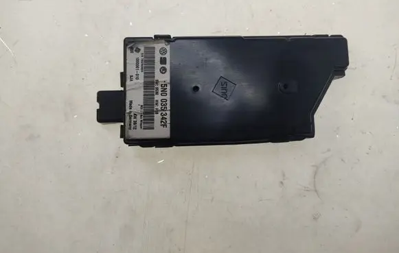 Volkswagen Jetta VI Head unit multimedia control 5N0035342F 5C8971846