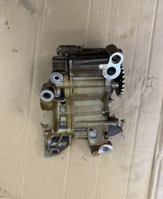 BMW 1 E82 E88 Oil pump 7573748