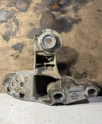 Volkswagen PASSAT B5 Engine mounting bracket 4B0199351A