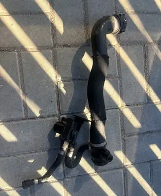 BMW 5 F10 F11 Engine coolant pipe/hose 8517079 13103114