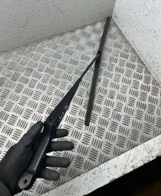 Mercedes-Benz ML W163 Front wiper blade arm 4416