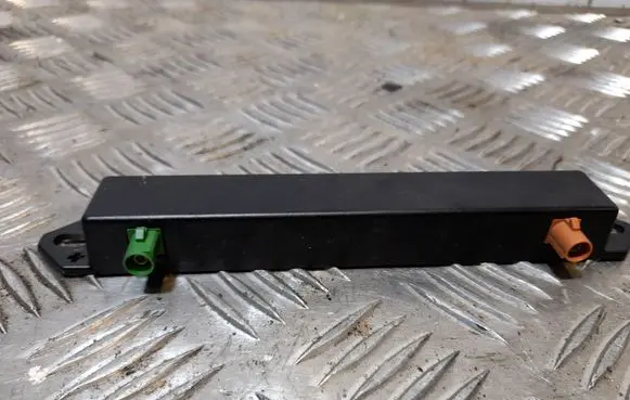 Chrysler Pacifica Antenna control unit P68227177AA P68227177 68227177