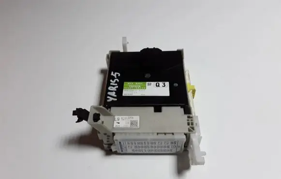 Toyota Yaris Fuse module 892210D110