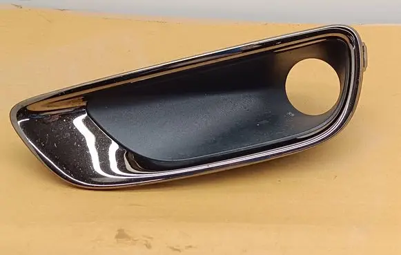 Jeep Grand Cherokee Front fog light trim/grill 68143087AB