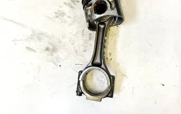 Ford Galaxy Piston with connecting rod