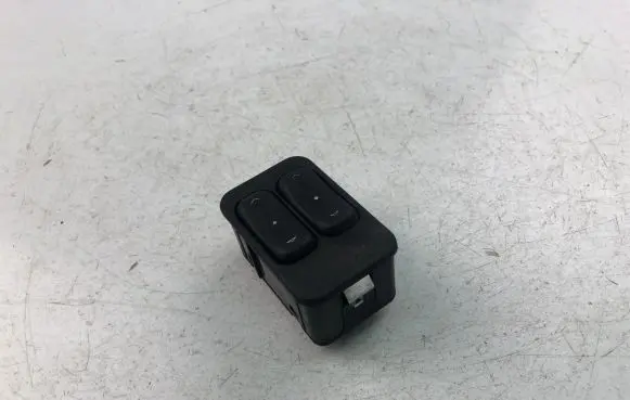 Opel Zafira A Electric window control switch 13363201