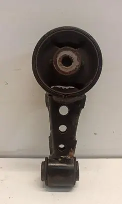 Suzuki Swift III Engine mounting bracket