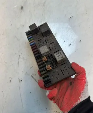 Volkswagen Transporter - Caravelle T3 Fuse module 443941822a