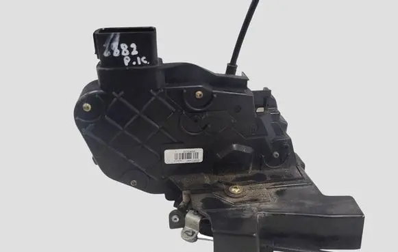 Volvo V50 Front door lock 30753658
