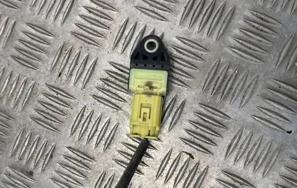 Toyota RAV 4 (XA30) Airbag deployment crash/impact sensor 8983133020