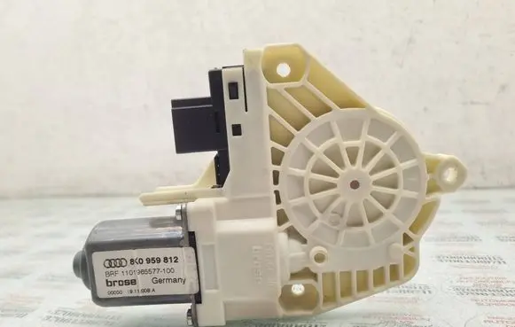 Audi A4 S4 B8 8K Rear door window regulator motor 8K0959812