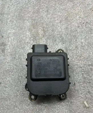 Volkswagen PASSAT B5 A/C air flow flap actuator/motor 0132801149
