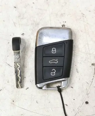 Volkswagen PASSAT B8 Ignition key/card 