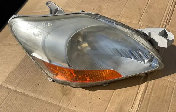 Toyota Yaris Headlight/headlamp