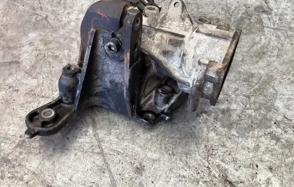 Ford Focus Power steering pump mounting bracket 9656392880 22484N