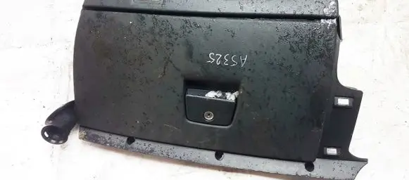 Glove box