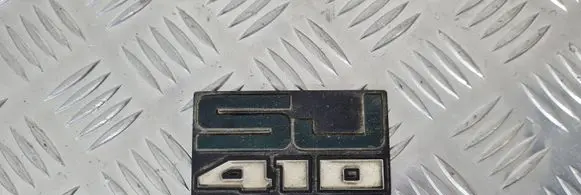 Suzuki SJ 410 Fender model badge letters 