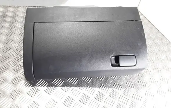 Volkswagen Polo V 6R Glove box