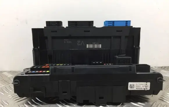 BMW 5 F10 F11 Fuse module 9252815 10681810 1703344