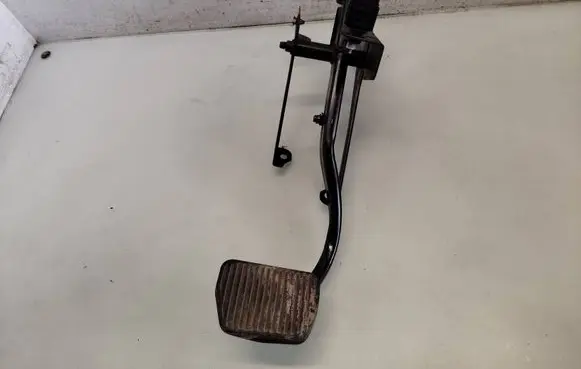 Volvo XC70 Brake pedal 