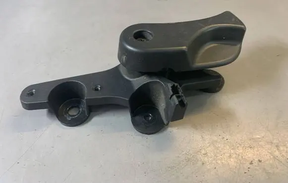 BMW 1 E81 E87 Engine bonnet (hood) release handle 7067086 112420