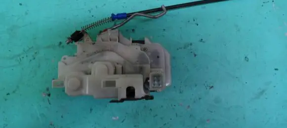 Fiat Qubo Front door lock 1370882080