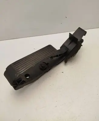 Mercedes-Benz CLS C219 Accelerator throttle pedal A2113010001
