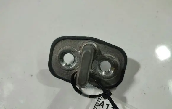 Peugeot 207 Front door lock loop/hook striker 9655466380