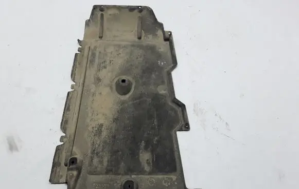 Volvo V40 Engine splash shield/under tray 31378224