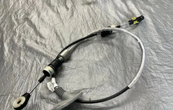 Volvo S60 Gear shift cable linkage 31492811