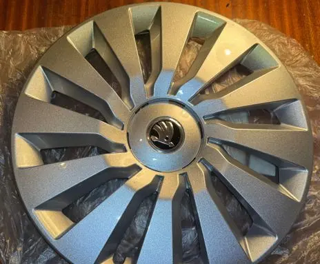 Skoda Octavia Mk3 (5E) R16 wheel hub/cap/trim 5E0601147D