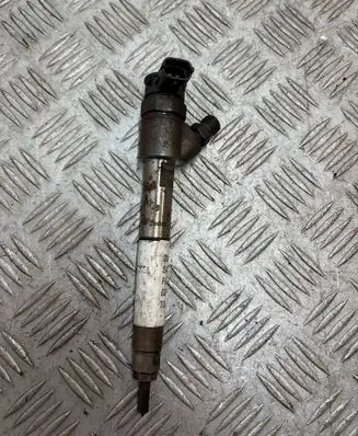 Hyundai Santa Fe Fuel injector 338002F610 045110584