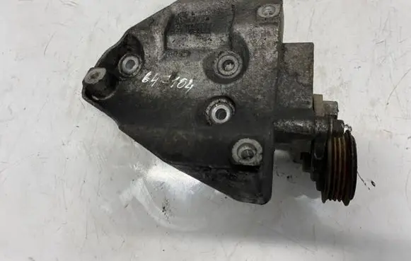 Volkswagen PASSAT B5.5 Engine mounting bracket 06b260885d